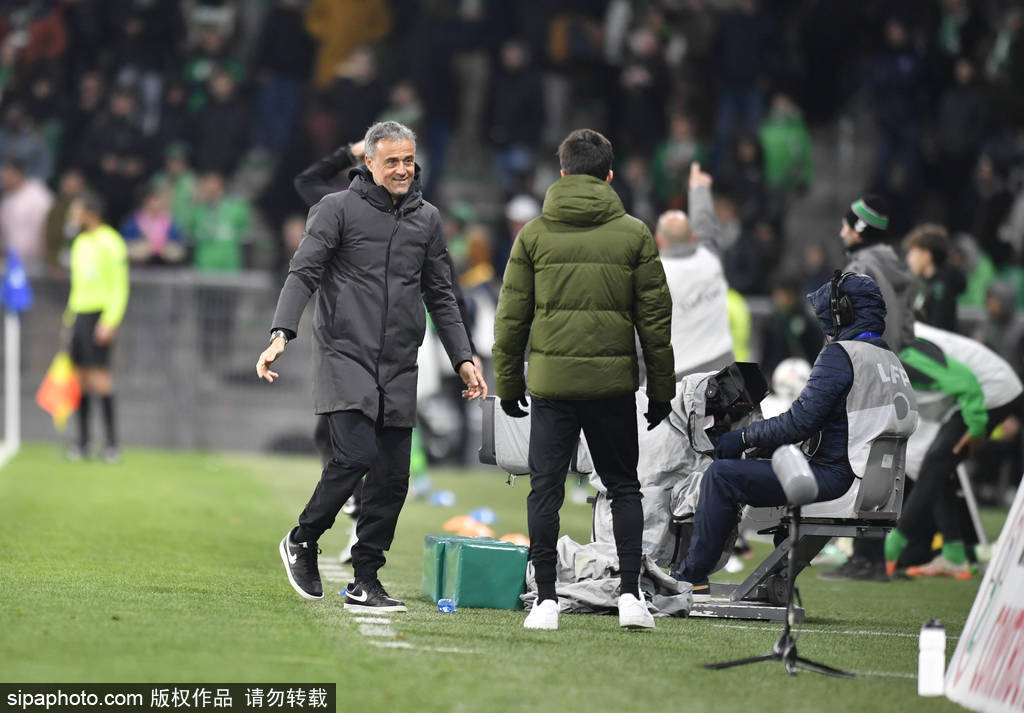 半岛官方体育登录入口-关于曼城奋勇争先抵挡巴黎圣日耳曼进攻的信息